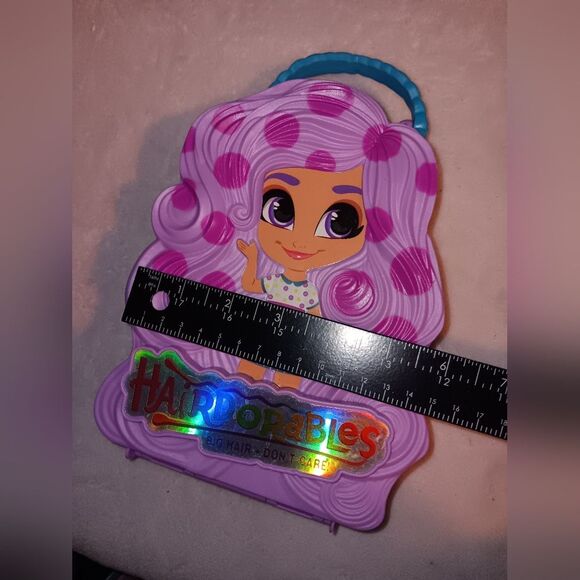 Hairdorables Phoebe with Carrying Case Pre-owned - Picture 4 of 10